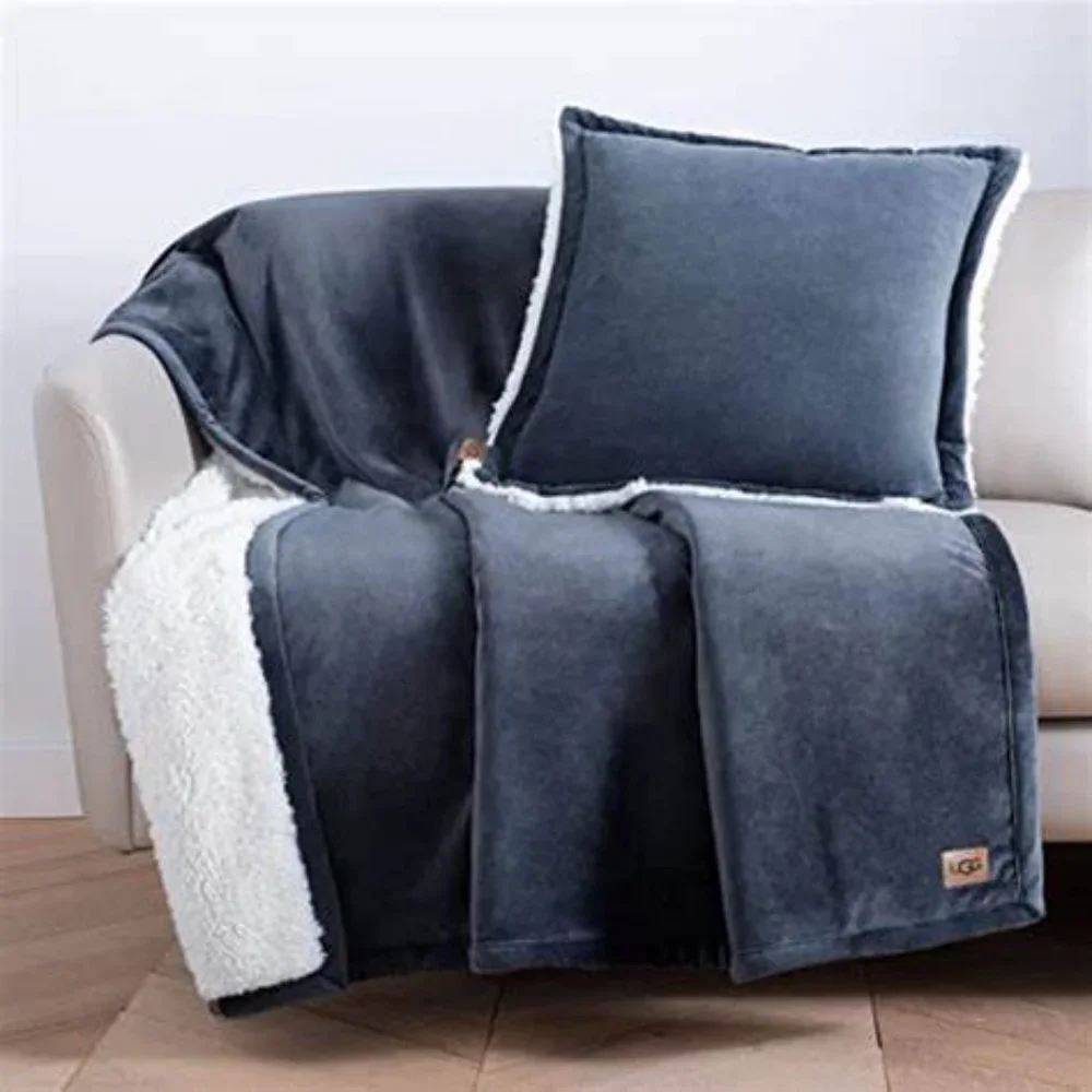 NWT UGG HOME BLISS VELVET PLUSH SHERPA THROW 50‎ X 70 BLUE